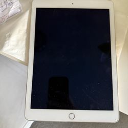iPad 5th Generation (Used) – Great Condition