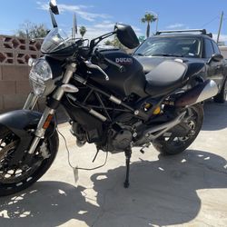 2012 Ducati 696 Monster ABS (new Battery)
