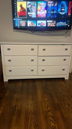 White clothing 6 drawer dresser