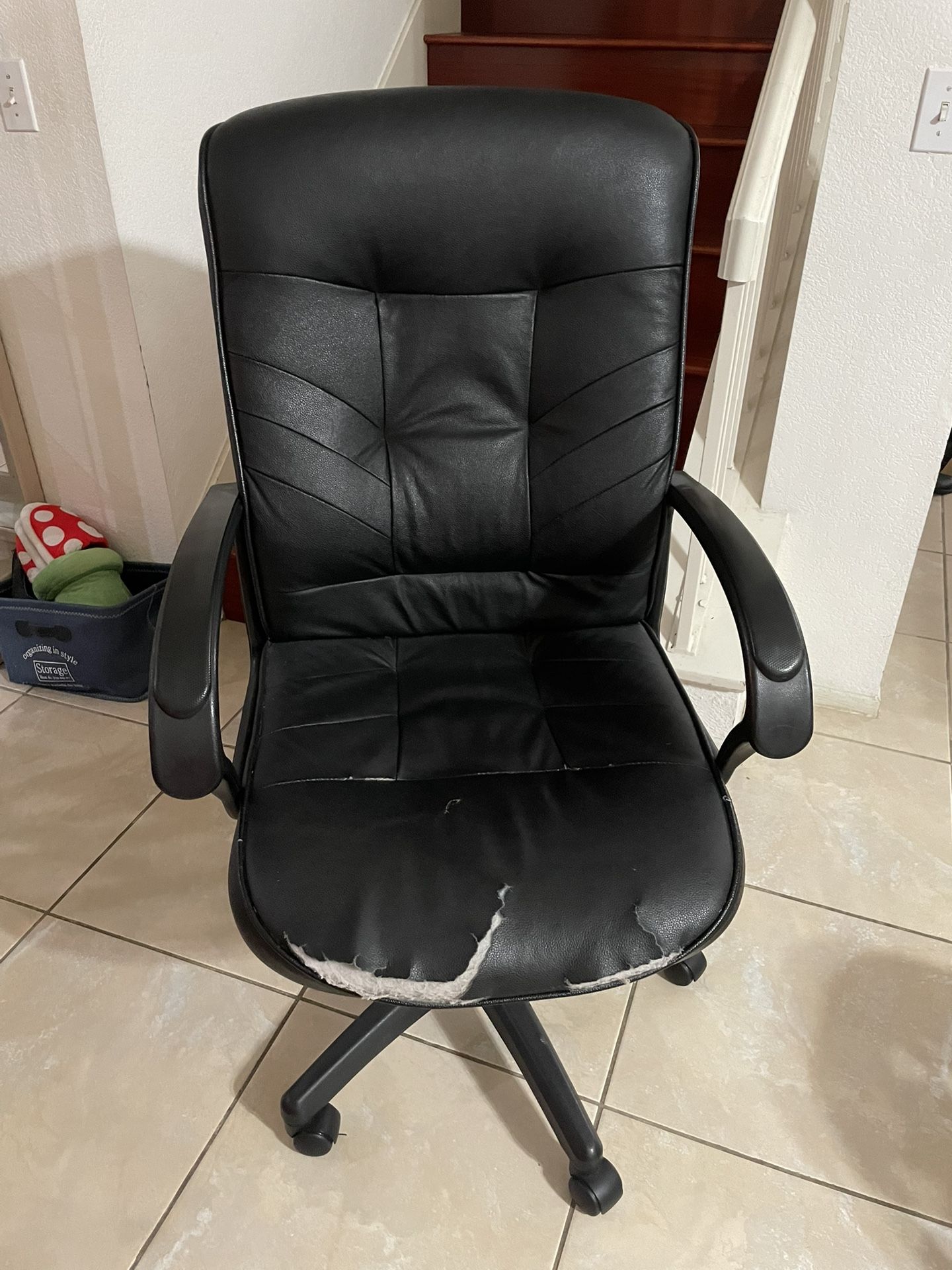 Black Swivel Rolling Office Chair