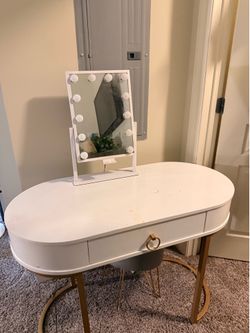 Vanity Desk with Moveable Mirror