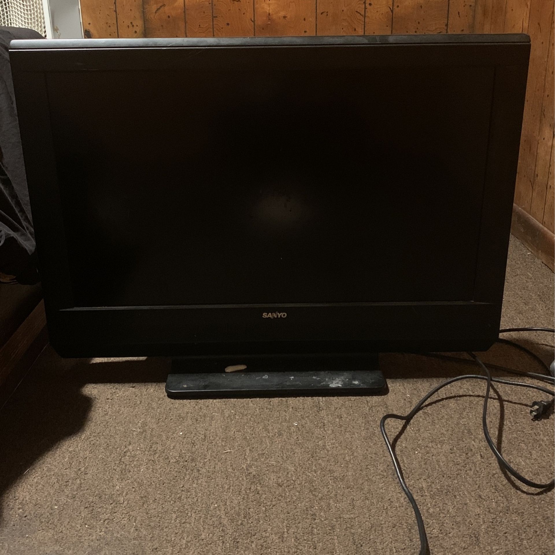 Black 32in Sanyo Tv