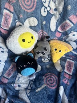 2 Dollar Plushies ! 