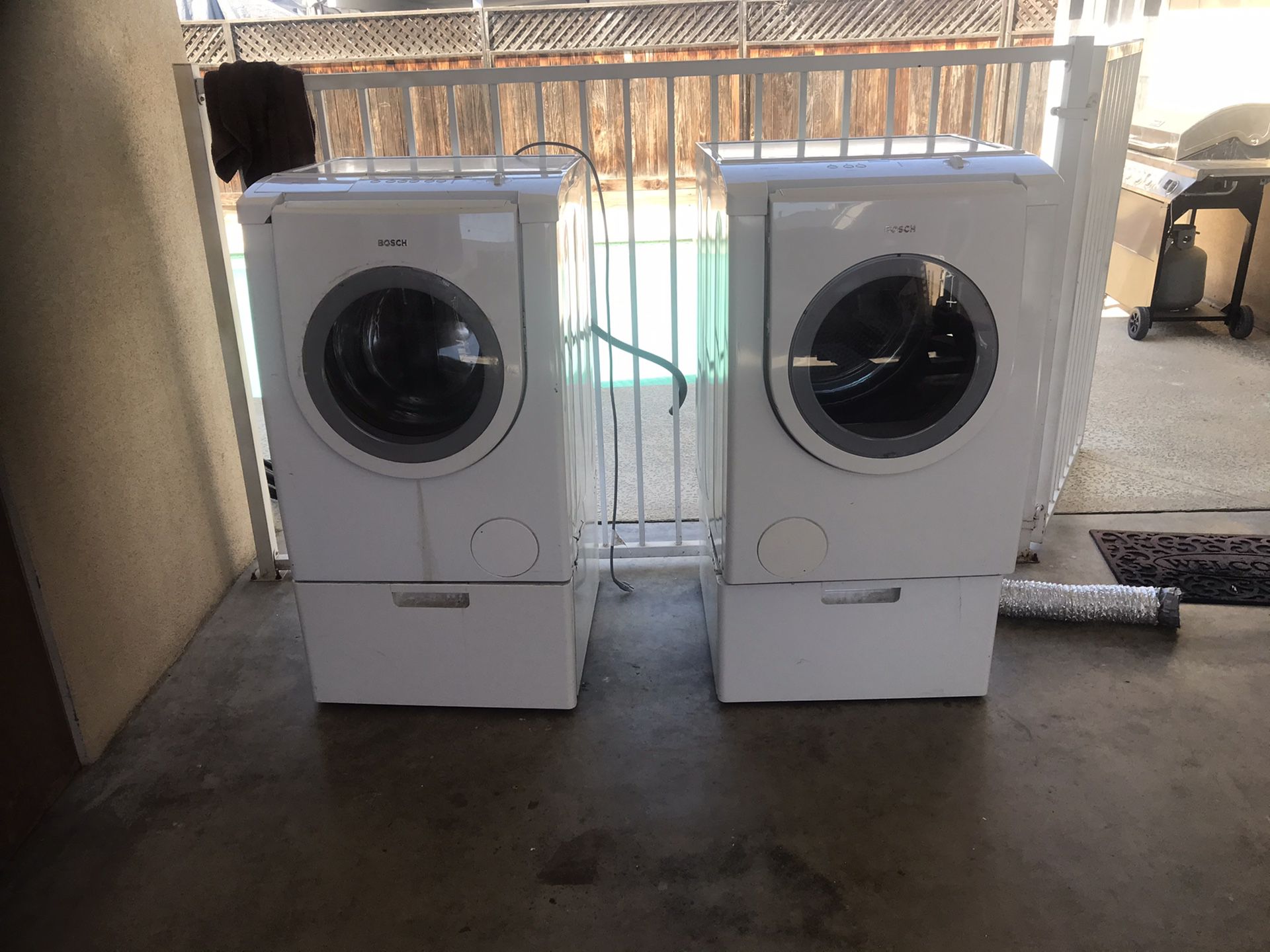 Selling as a set BOSCH Washer and Dryer work good just bought new ones 250.00 firm