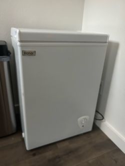 Hanar Chest Freezer White Compact