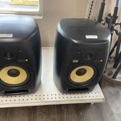 Powered Speakers 