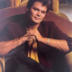 🎶 Signed Doug Stone Photo – Country Music Autograph