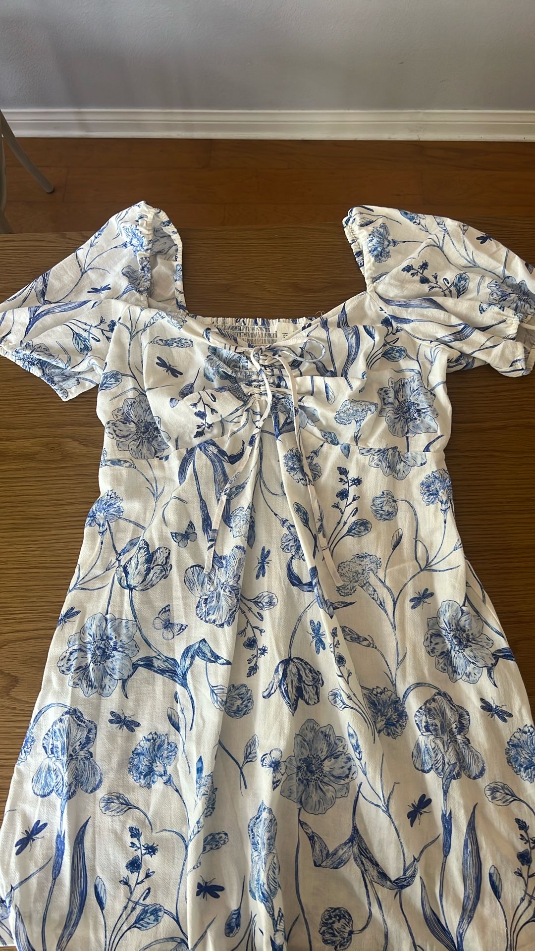 H&M Blue And White Floral Puff Sleeve Dress