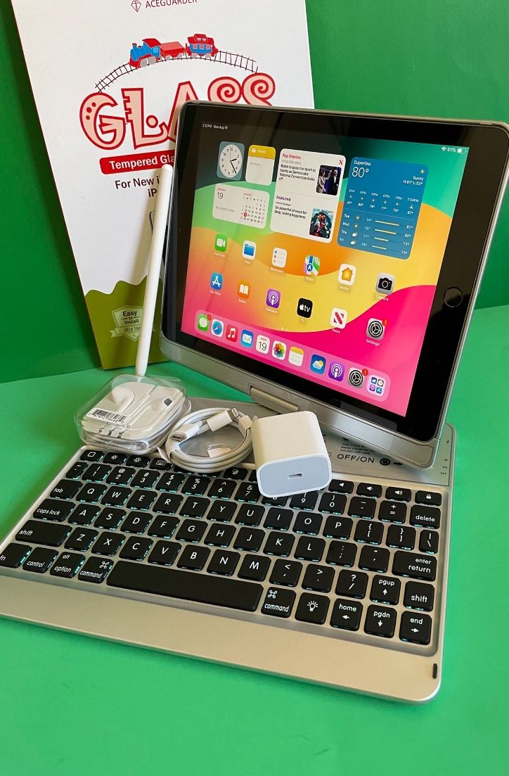 Apple IPad 6th Generation (9.7” Retina / Touch ID / IOS 17) 32GB with keyboard, pen & Accessories (128gb $199) 