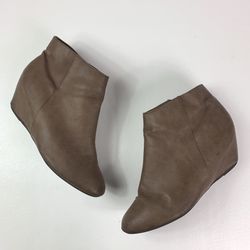 Express ankle booties women's size 9 tan brown wedge boots