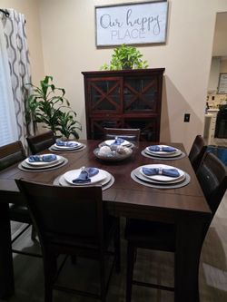 Dining set with six chairs and Hutch