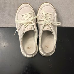 Size 9 Women’s Uggs 