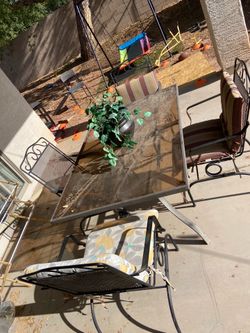 Outdoor Table & Chairs