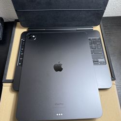IPad Pro 13 inch M4 2tb➕ Magic Keyboard