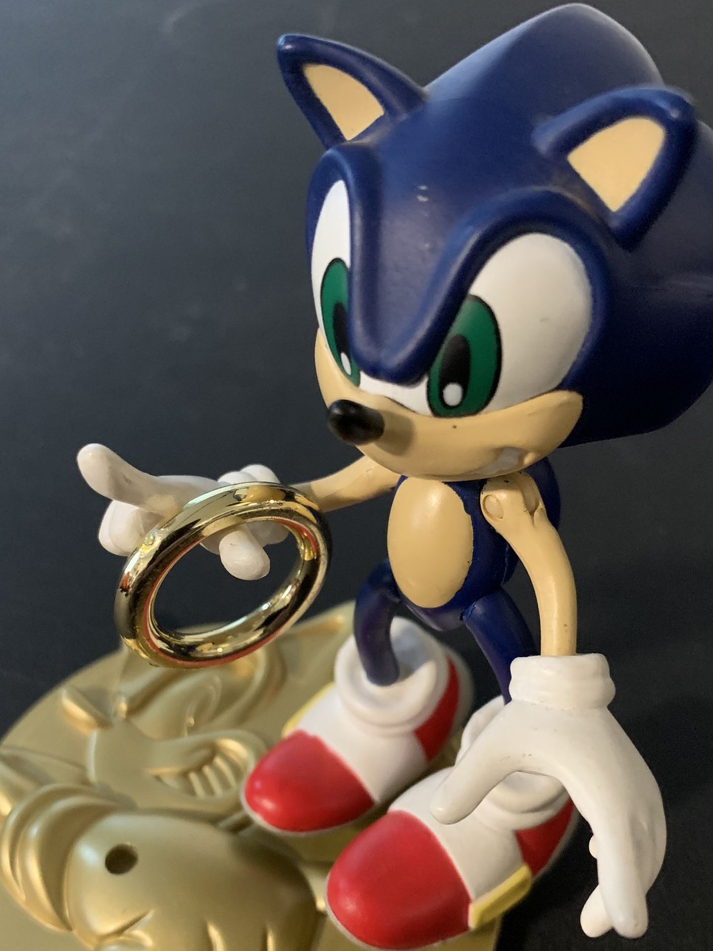 1999 Resaurus Sonic The Hedgehog 4” Action Figure