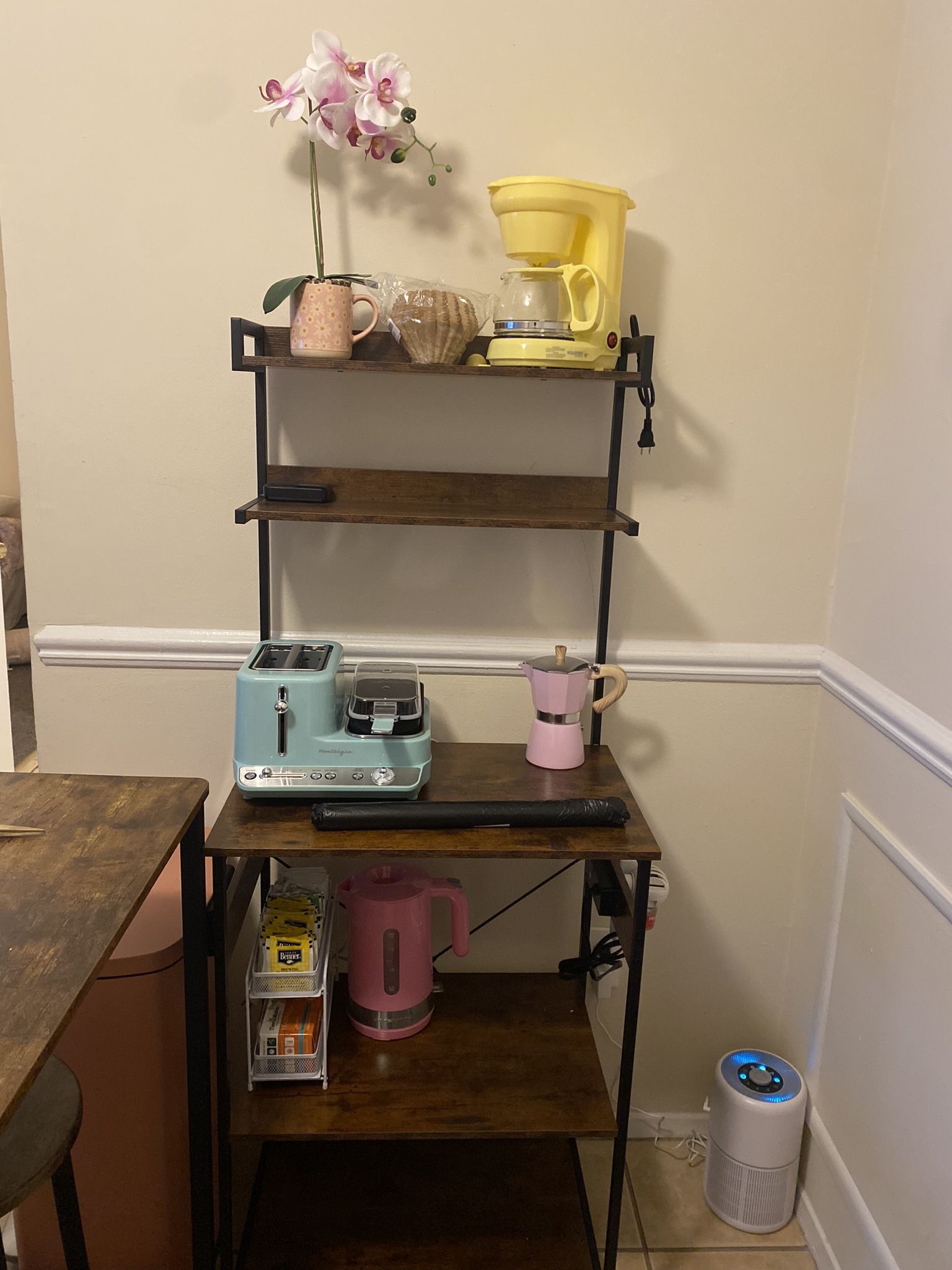 Bakers Shelves With Storage
