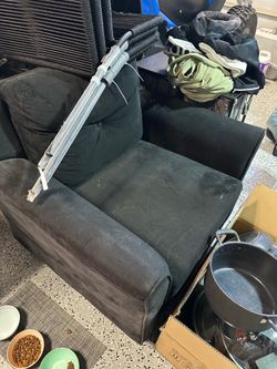 Black sitting chair
