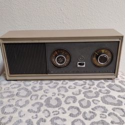 Motorola Antique AM FM Radio
