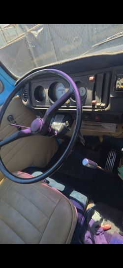 🚐 1972 Volkswagen Bus – $11,000 OBO