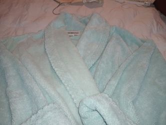 Ladies Size Large Fleecy Robe