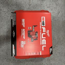Milwaukee 2912-22DE M18 FUEL 18V Lithium-Ion Brushless 1 in. Cordless SDS-Plus Rotary Hammer/Dust Extractor Kit, Two 6.0 Ah Batteries