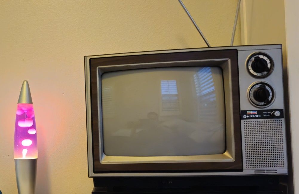 Hitachi CT1302 Retro Television In Near Mint Condition