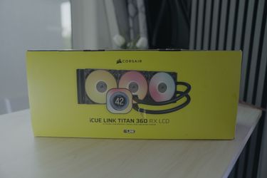 Corsair iCUE link titan with lcd cpu cooler with thermal paste