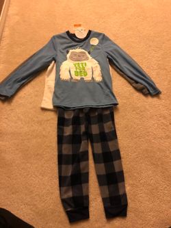 Boys fleece pajamas size 5, brand new