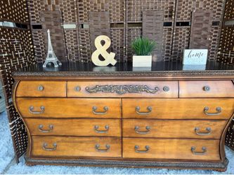 Dresser big wood real all the drawers work good $110