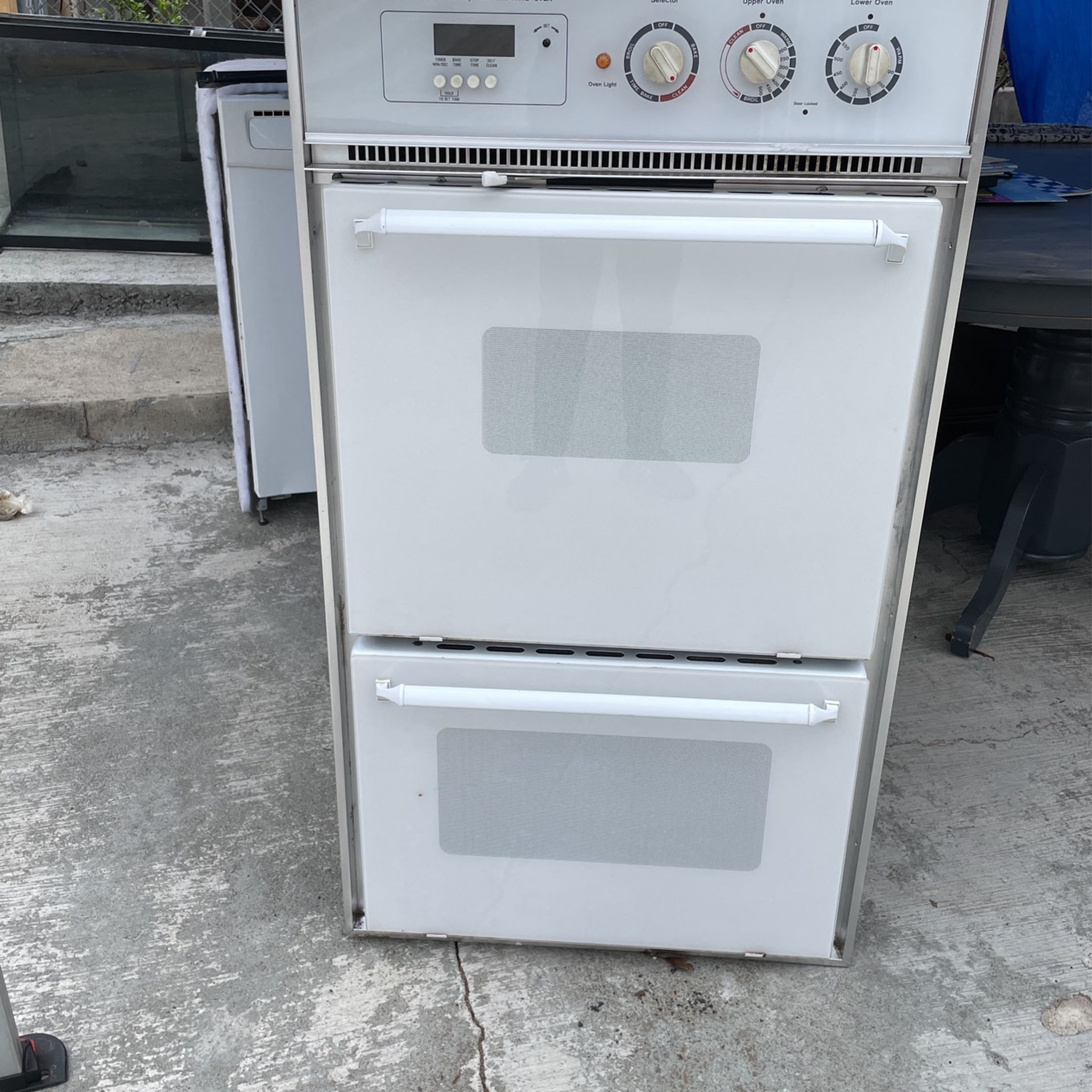 BEAUTIFUL ELECTRIC DOUBLE OVEN Works Good