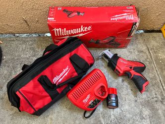 Milwaukee M12 HACKZALL Reciprocating Saw Kit with One 1.5Ah Battery, Charger and Tool Bag