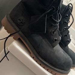 Boys Timberlands Size 4