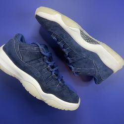 Jordan 11 Low “RE2PECT” Size 9
