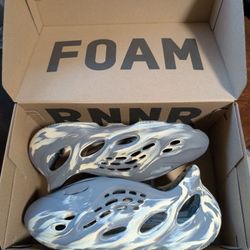 Yeezy Foam RNNR MXT Moon Gray Size 11