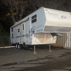 27.5 Keystone Trailer 