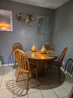 JUEGO DE COMEDOR EN EXCELENTE CONDICIONES
