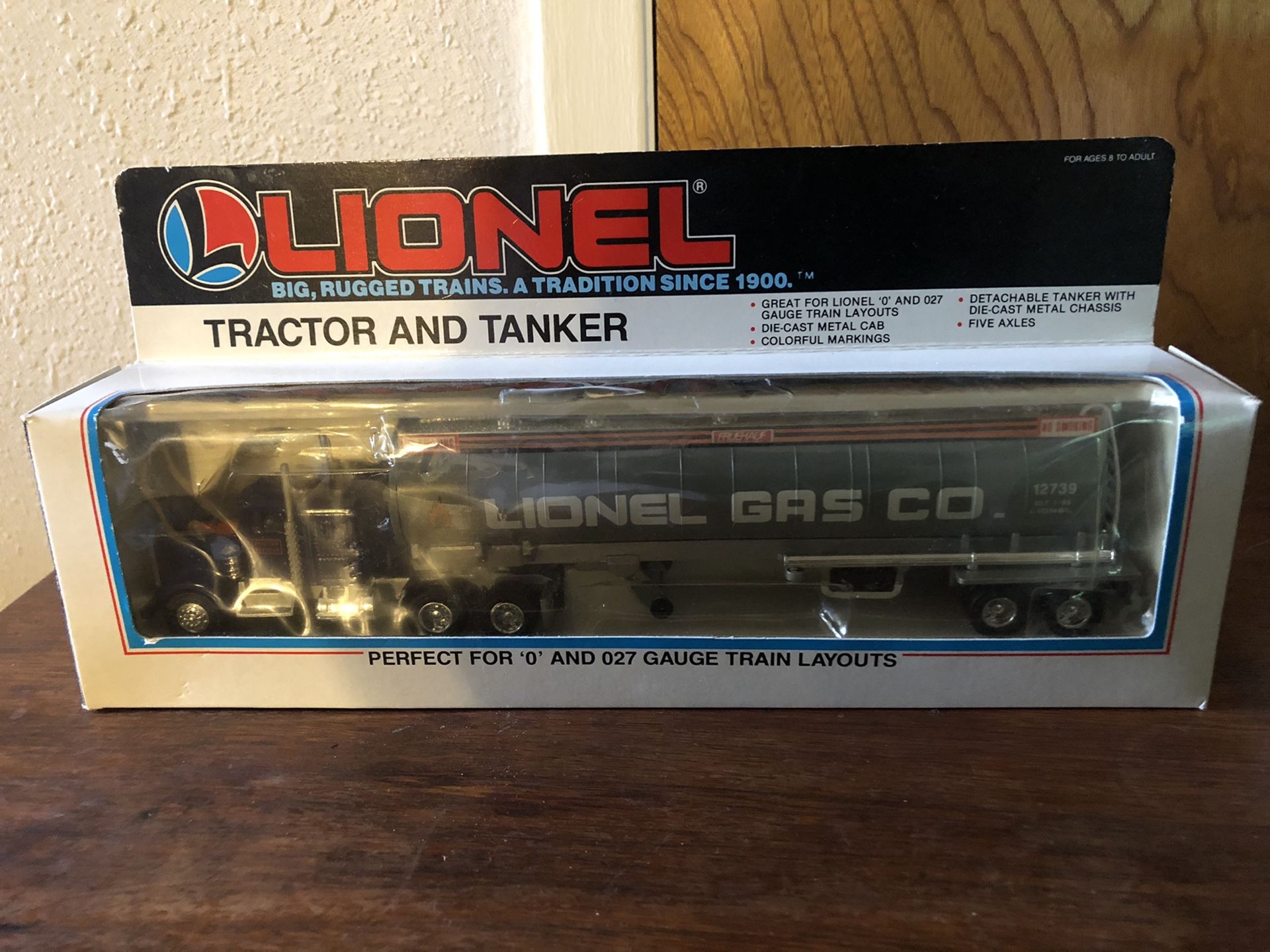 LIONEL TRACTOR AND TRAILER