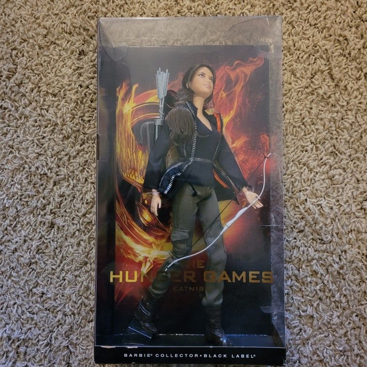 Hunger Games KATNISS Doll Barbie Collector Black Label *NEW IN BOX*