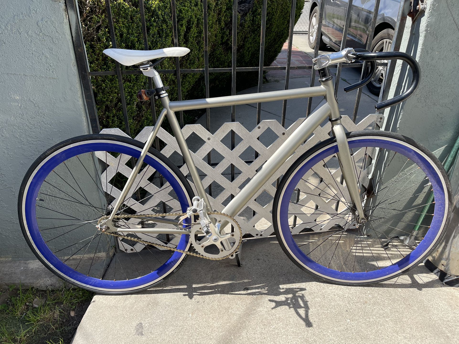 Sole Frame Fixie Bike