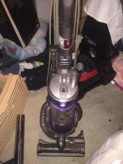 Dyson dc25 vacuum cleaner