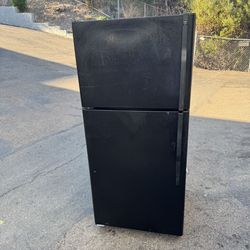 Household GE Refrigerator Fridge Freezer Great For Garage (free local delivery)