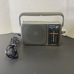 Panasonic RF-2400D AM/FM Portable Radio, Battery, AC/Battery powered - Silver