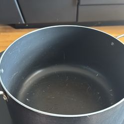 Large Stock Pot 13 Inches Wide By 6 Inches Tall