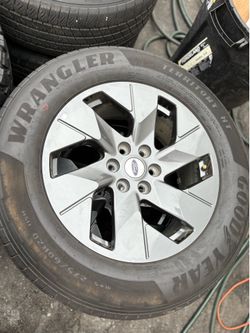 Vendo set de Rine semi nuevos 20 para For F150 con llantas 275/60/20 Goodyear Con 80% de vida las 4