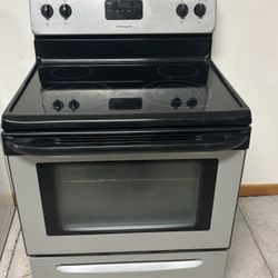Frigidaire Electric Oven (delivery available)