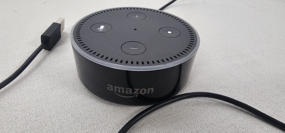 Echo Dot (2nd Gen), Black – Smart speaker with Alexa – Like new.