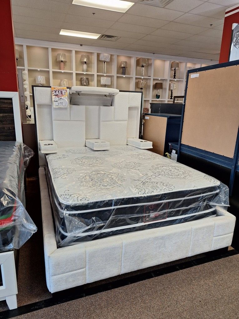 Oscar Queen Bed Speaker And Bluetooth Cap Holder Color White