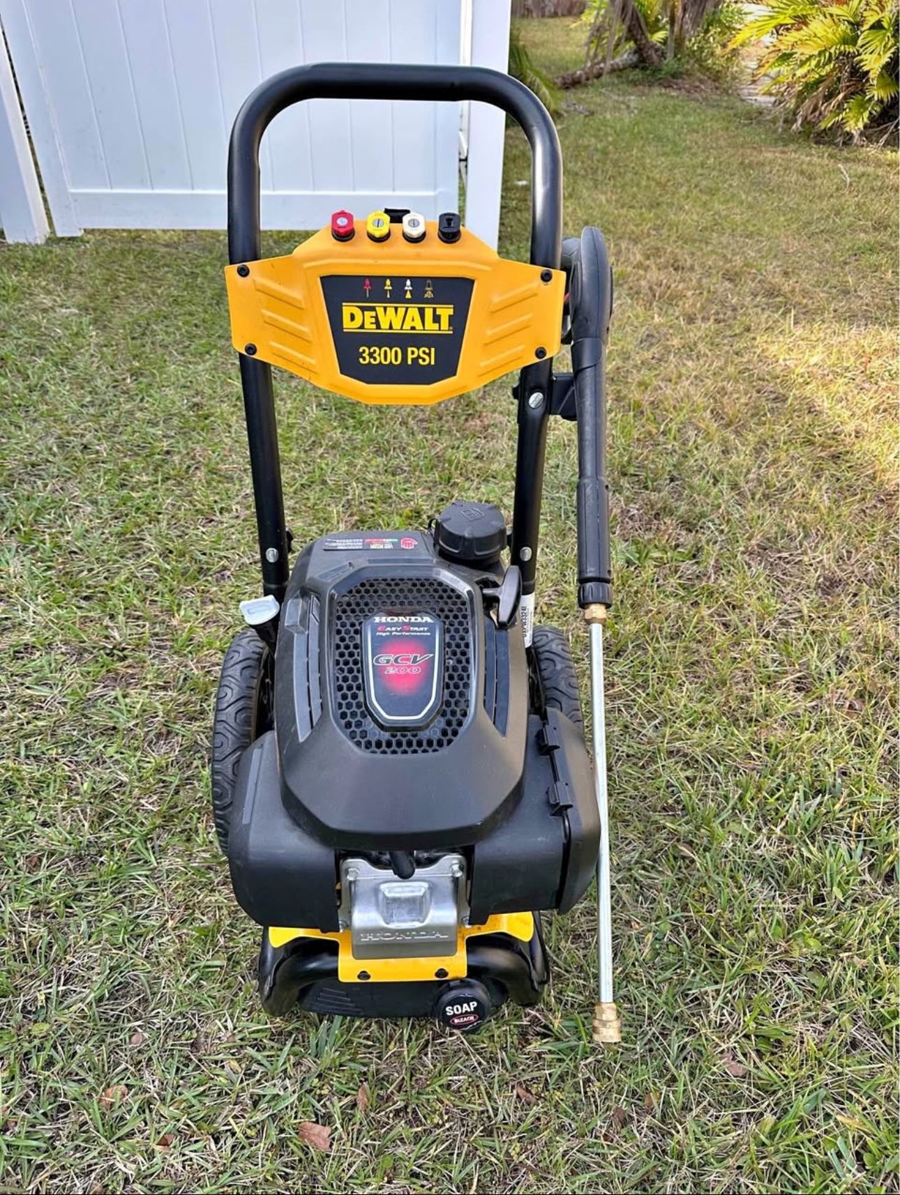3300 PSI 2.4 GPM Gas Pressure Washer with HONDA GCV200 Engine