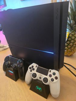 Playstation 4 whit control charger console