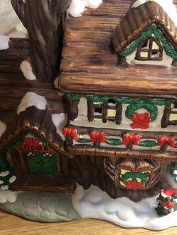 Hollybeary Christmas Decorative House